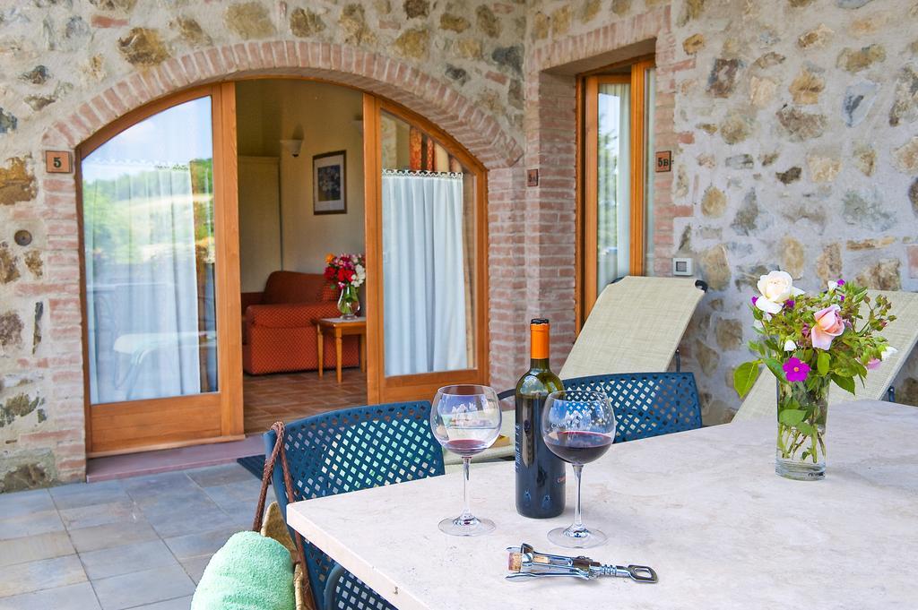 Casole dʼElsa Antica Fonte Resort الغرفة الصورة